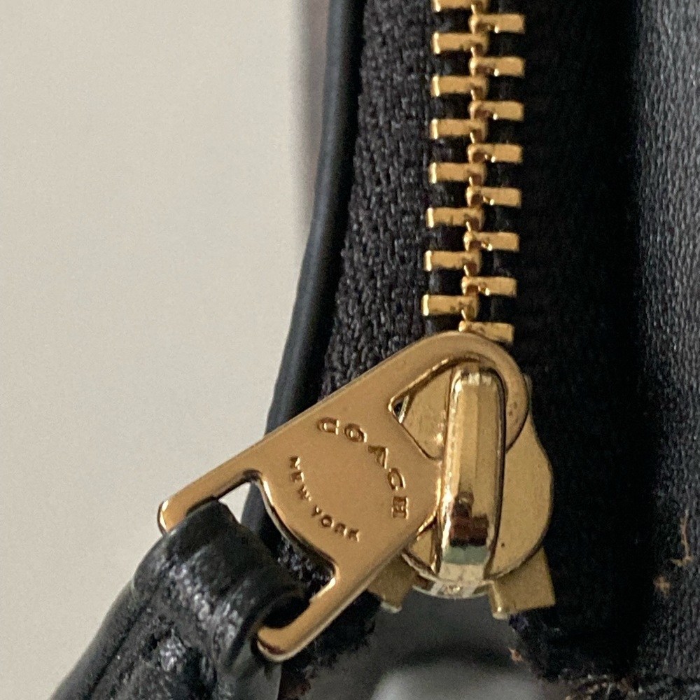 COACH FOLDOVER SIGNATURE COLORBLOCK WRISTLET - Picture 10 of 13